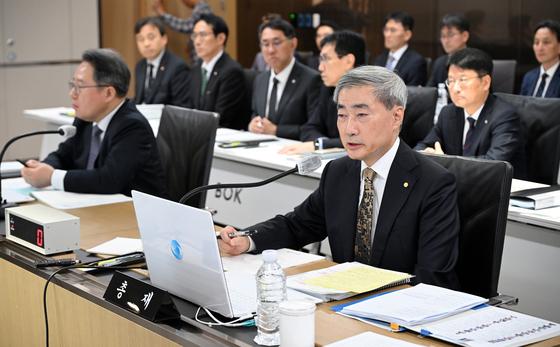 신현송 "7·8월 연속 금리 인상, 환율 안정에 큰 역할"