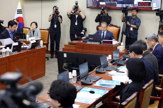 [국감초점] 과방위, 이진숙 공방…與 "패륜정치 제명해야" 野 "이지매"