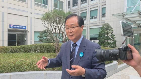 '선거법 위반 혐의' 유희태 완주군수 경찰 소환(종합)