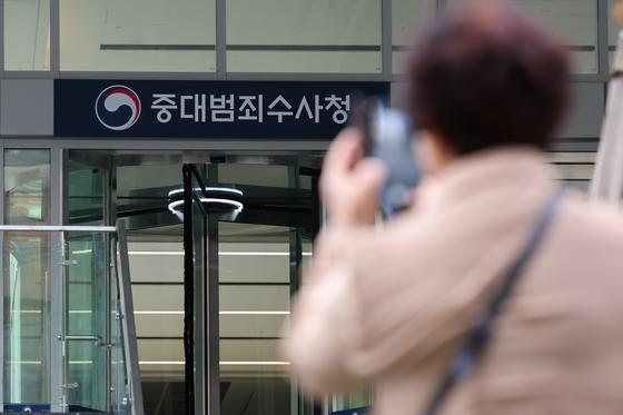 "고소장도, 증거도 두 번씩"…검찰개혁 3주, 국민 발걸음만 바빠졌다