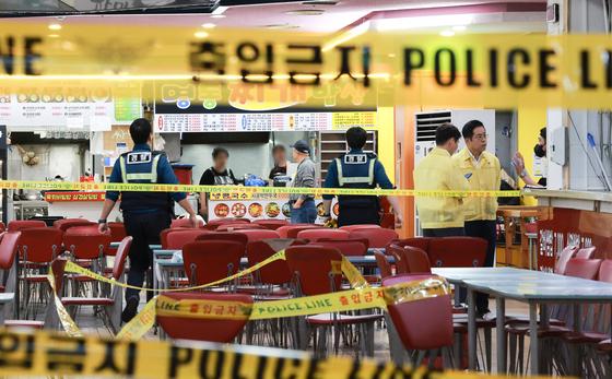 '인천 흉기 난동' 시민들이 의자 던져 제압했다…피해자 9명