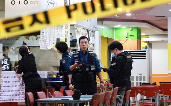 '인천 칼부림' 50대, 한달 전 흉기 들고 1인 시위도…"사회 불만 있어 범행"