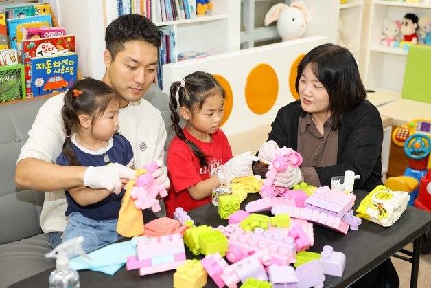 "친구야 재밌게 놀아"…칠곡 어린이, 라오스 어린이에 장난감 나눔