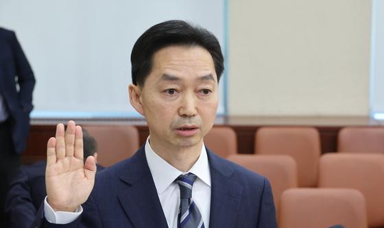 인사청문회 선서하는 김지용 중수청장 후보자