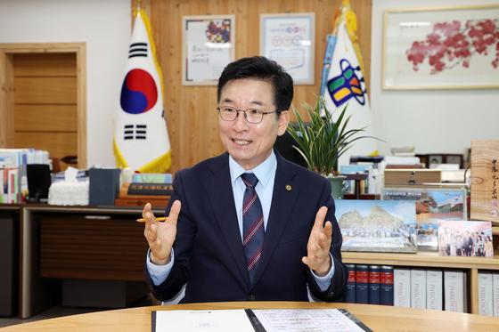 윤건영 충북교육감 직무수행 만족도 50.1%…두달 연속 전국 1위