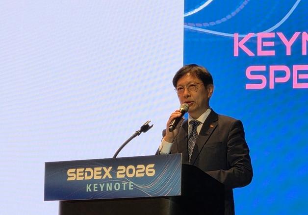 안현 SK하이닉스 사장 "HBM 용량 10배 HBF 개발…내년 1월 규격 마련"