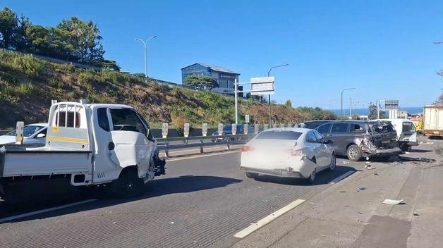 제주 평화로서 차량 12대 추돌…"교통 정체"