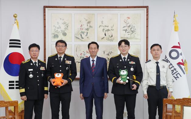 강원소방본부, 소방정 승진·전입자 2명 임명장 수여