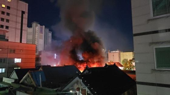 전남광주 북구 신안동 한 상가서 화재…진화 중