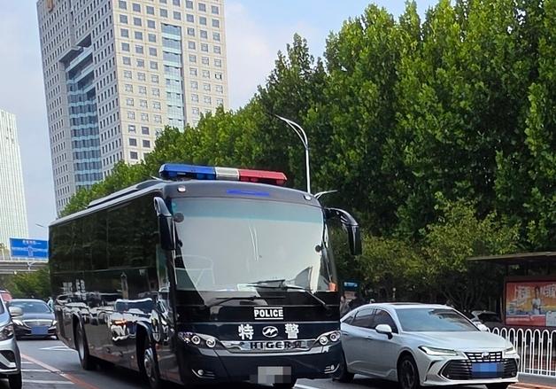 [르포]신압록강대교에 사복경찰 대거 배치…오전중 공식 개통식