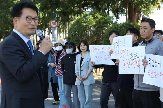 마륵동 주민들 "탄약고·광주 군공항 함께 이전"…송영길 "의견 검토"