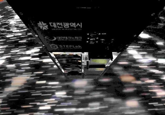 우주서 '찰칵' 대전샛-1 셀카 …지구 배경 '대전광역시' 표식 선명