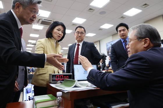 [국감현장]野, 한준호 제척안 제출 맞불…與 "국감 파행 책임은 국힘"(종합)