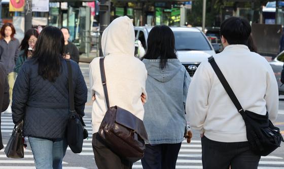 10도 안팎 쌀쌀한 출근길…한파특보 강원엔 서리·얼음 [오늘 날씨]