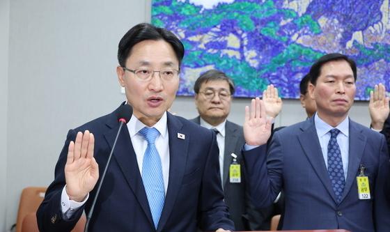 선서하는 임광현 대통령 비서실장