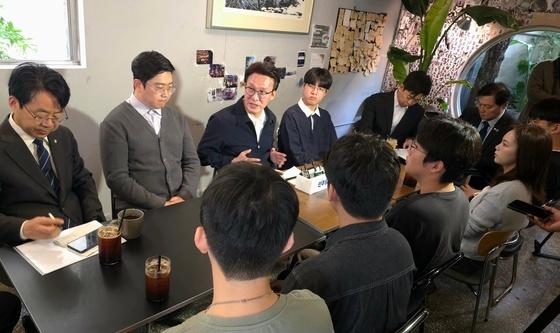 김민석 대표, 부산서 청년들과 간담회