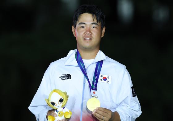 [뉴스1 PICK] 김주형, 18언더파로 AG 제패…韓 남자 골프 16년 만 金