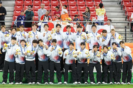 "군대 안 갑니다"에 씁쓸한 축구인들…"태극마크 무게 잊었나"