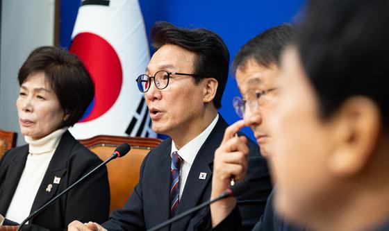 최고위원회의 발언하는 김민석 대표