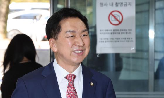 법원 출석하는 김기현 의원