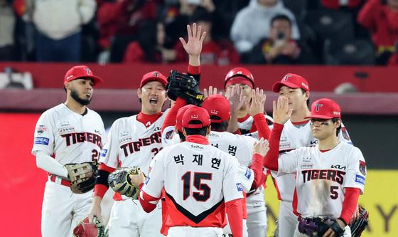 KIA '광주를 뜨겁게 달군 승리'