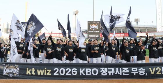 [뉴스1 PICK] KT 프로야구 정규시즌 우승, 한국시리즈 직행