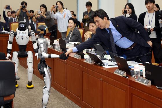 "취약계층 통신비 감면, AI·콘텐츠도 선택하는 바우처로 바꿔야"