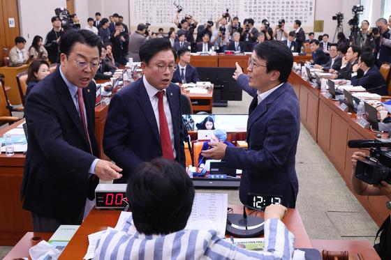 막말·고성으로 얼룩진 국감…'쇼츠 정치'에 정책 검증 실종