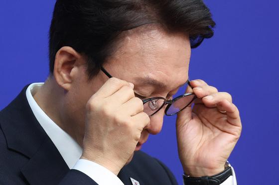 김민석 '외연확장 선언' 무색하게…꿈쩍 않는 중도보수 민심