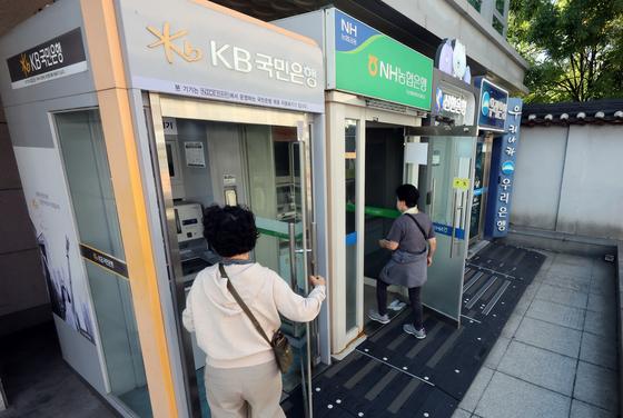 연쇄 해킹에 놀란 은행권, 보안투자 확대…국민銀 1천억·우리도 20% 증액 검토