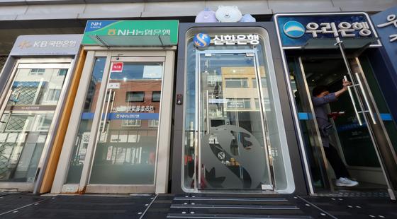 연쇄 해킹 2주 전 'AI 공격' 경고 받은 금융권…부실 대응 도마 위