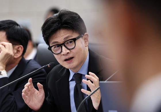 한동훈 때리는 與…당내선 "오히려 체급만 키워줬다"