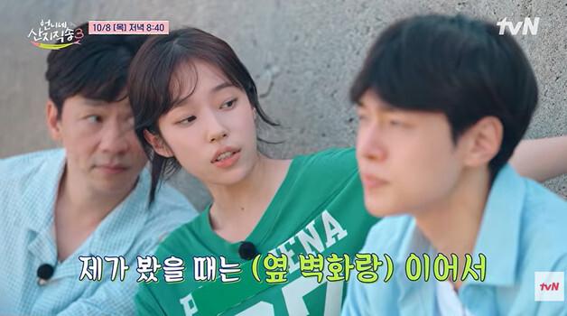 '미대 출신' 노윤서, 어촌 마을에 13m 벽화 그리기 주도…"이 정도면 금방 해"
