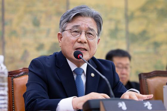 허민 유산청장 "4급 승진 인사 번복 잘못"…특혜 의혹엔 선 그어
