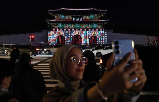 한글날 100주년 전야제…광화문 비추는 한글