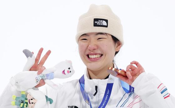 "철심 박고도 등교한 독종"…조용한 인내로 만든 유승은의 '기적'