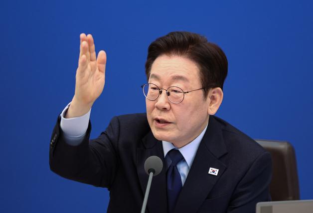 李 지지율 63%…'지선서 여당에 힘 실어줘야' 53%