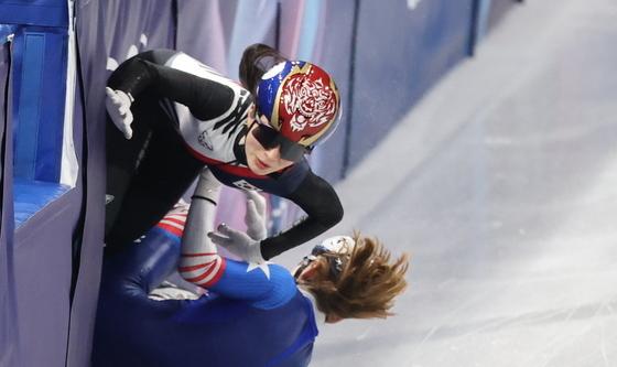 미국 선수에게 걸려 넘어지는 김길리