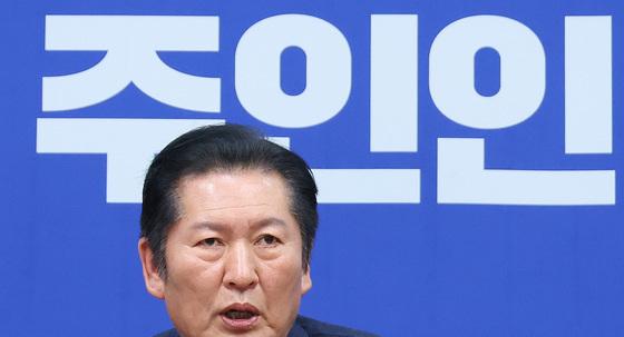 합당 논의 앙금 턴 정청래·조국…'연대·통합' 시기엔 시각차