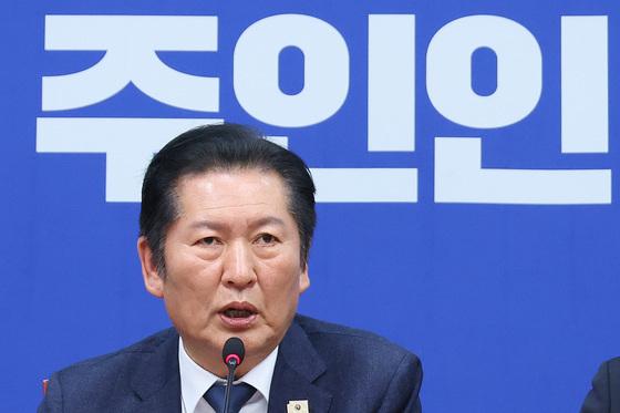 합당 논의 앙금 턴 정청래·조국…'연대·통합' 시기엔 시각차