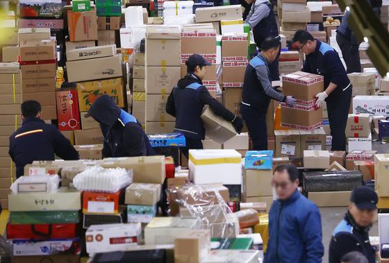 "뒤숭숭 합니다"…CJ·롯데 등 물류·운송업계, 원청 교섭 요구 확산