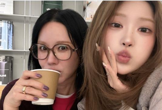 故 최진실 딸 최준희, 엄마 절친 엄정화 만났다 …모녀같은 투샷 [N샷]