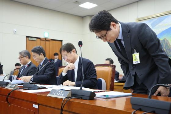 [뉴스1 PICK]'비트코인 오지급 사고' 고개숙인 이재원 빗썸 대표