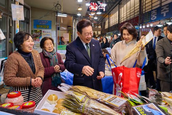 李, 설 앞두고 충주行…'그냥드림' 찾아 "타국민도 상관없이"
