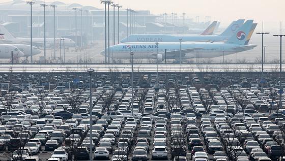 [뉴스1 PICK]'한발 앞서 해외로'…전국 공항 벌써 '북적북적'