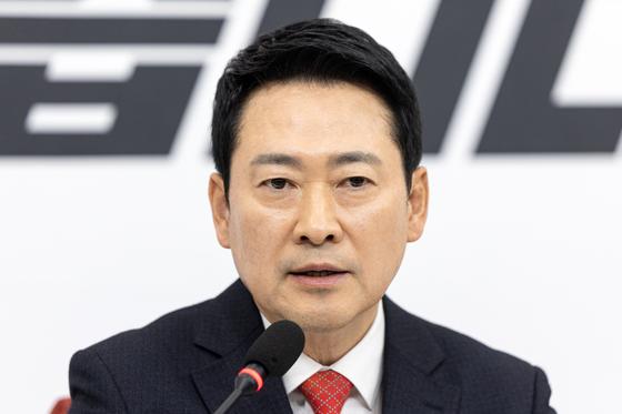 尹 1심 선고 후 '중도외연 확장' 메시지…새 당명 공개도 임박