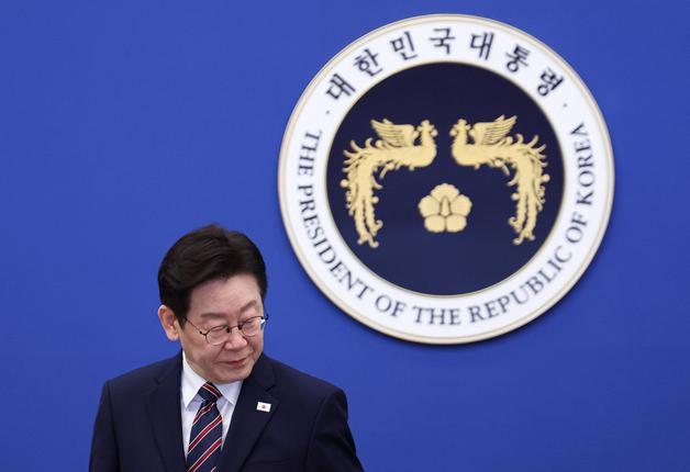 李, 역대 '최고' 성과로 '코스피 최고치' 꼽아…최대는 '신용회복지원'