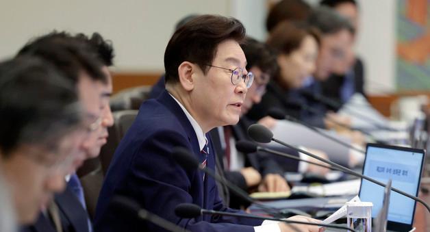 李대통령 "다주택자 버티기 성공은 정부 부동산 정책 실패"