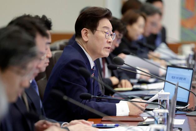 李대통령 "다주택자 버티기 성공은 정부 부동산 정책 실패"