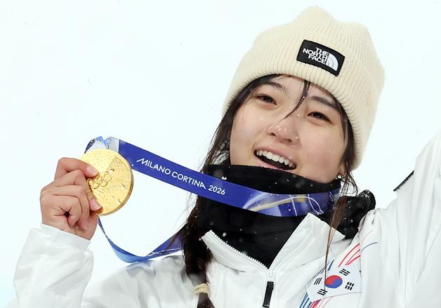 [뉴스1 PICK]'짜릿한 대역전극' 스노보드 최가온, 한국 설상 종목 첫 금메달